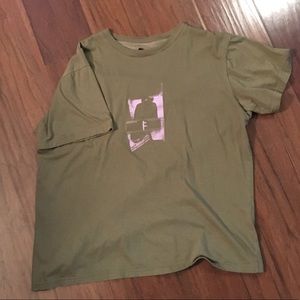 Former tee. Size large. Only worn twice😎.